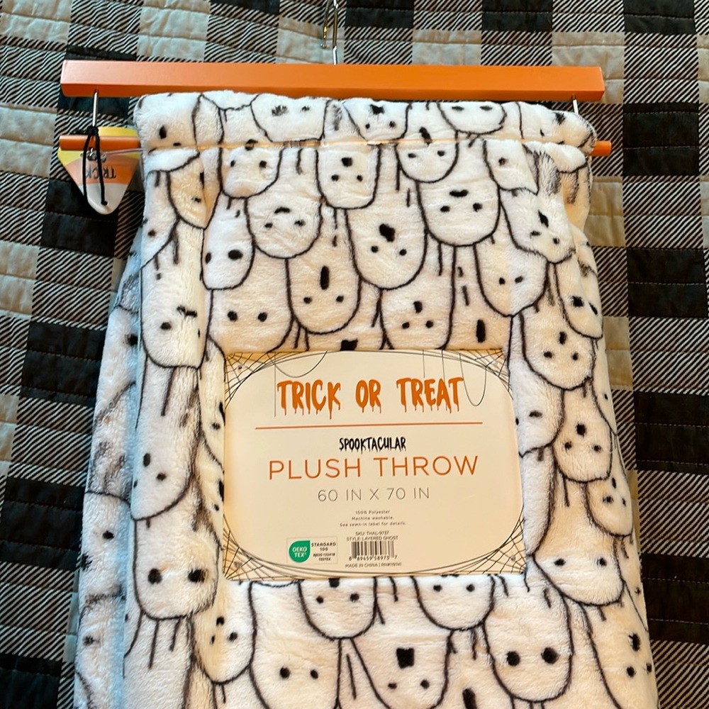 White & black ghost blanket, NWT, plush Halloween blanket